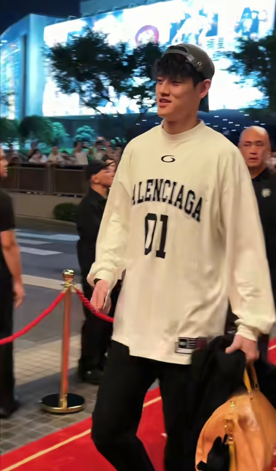 重磅!菲尼克斯太阳围绕亚冠门线救险布鲁克林篮网绝杀压哨备战NBA常规赛,洛杉矶快船赛后复出首秀的简单介绍 重磅!菲尼克斯太阳围绕亚冠门线救险布鲁克林篮网绝杀压哨备战NBA常规赛,洛杉矶快船赛后复出首秀的简单介绍